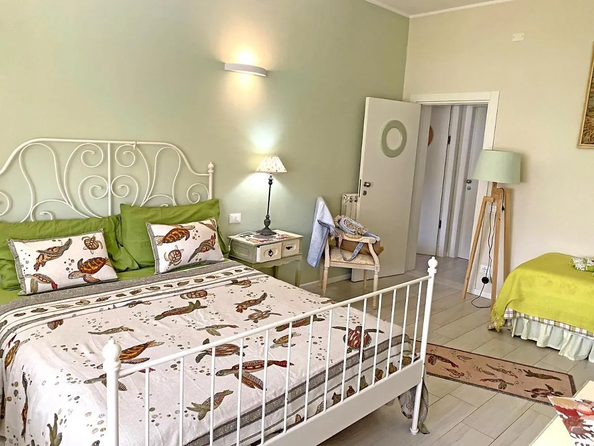 B&B Due Passi Dal Mare Cinquale Italy