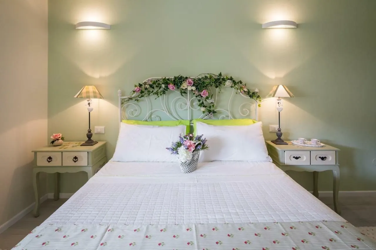 B&B Due Passi Dal Mare Cinquale Bed & Breakfast